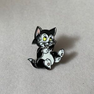 📍5/$25 Enamel Pin Disney’s Pinocchio Cat Figaro